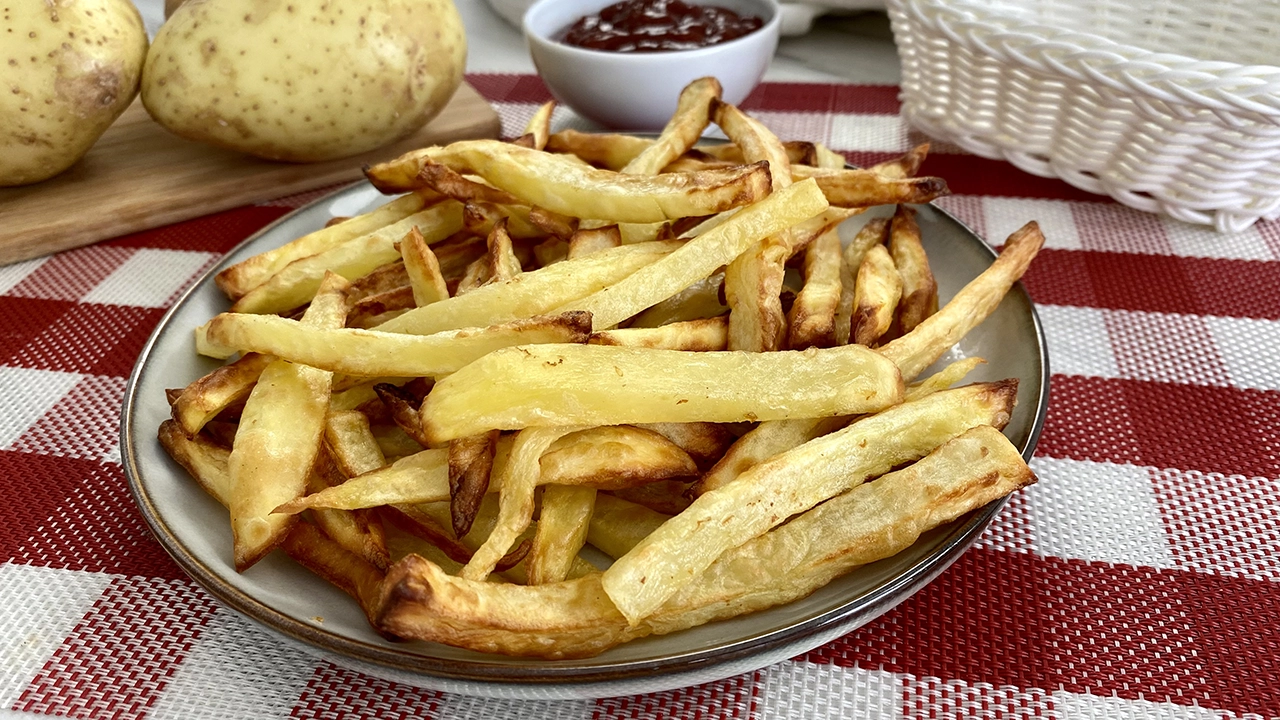 Patatas Fritas En Freidora De Aire O Patatas Airfryer