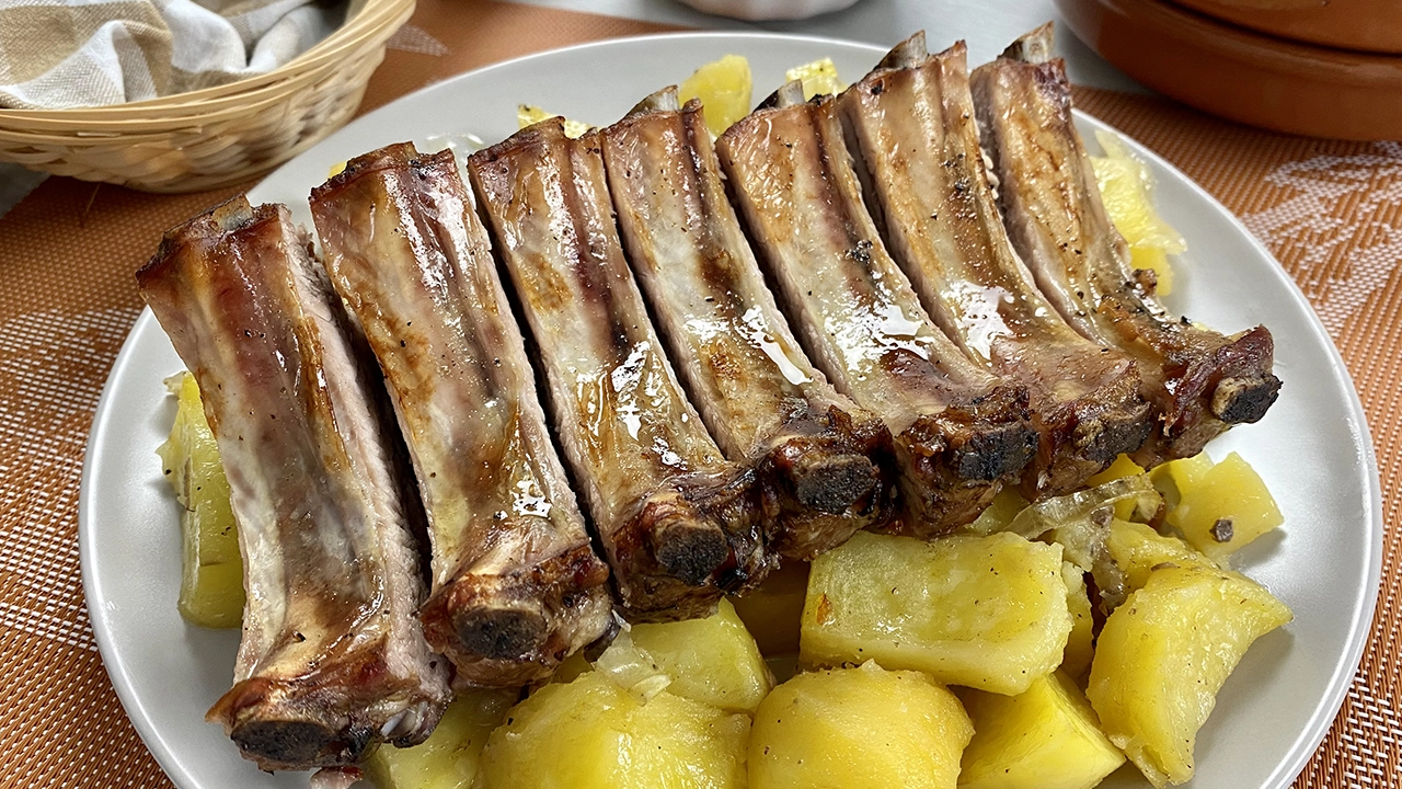 Costillas al horno con patatas