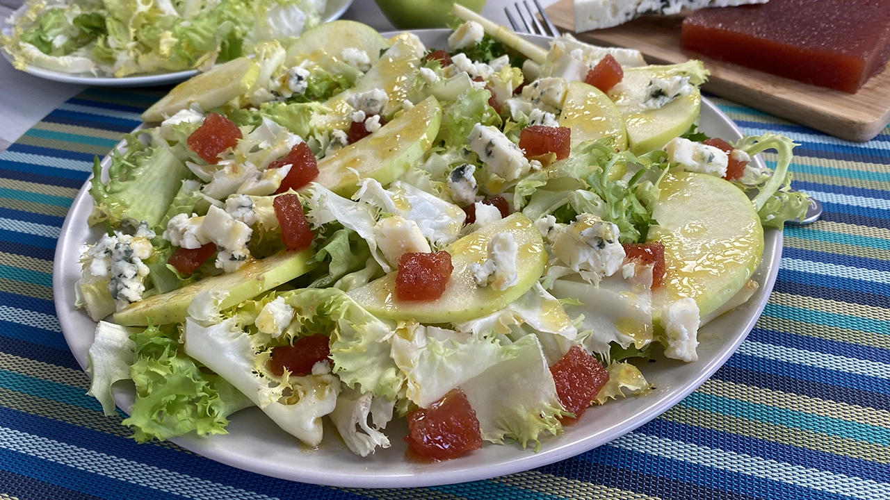 Ensalada de escarola fácil saludable y lista en pocos minutos