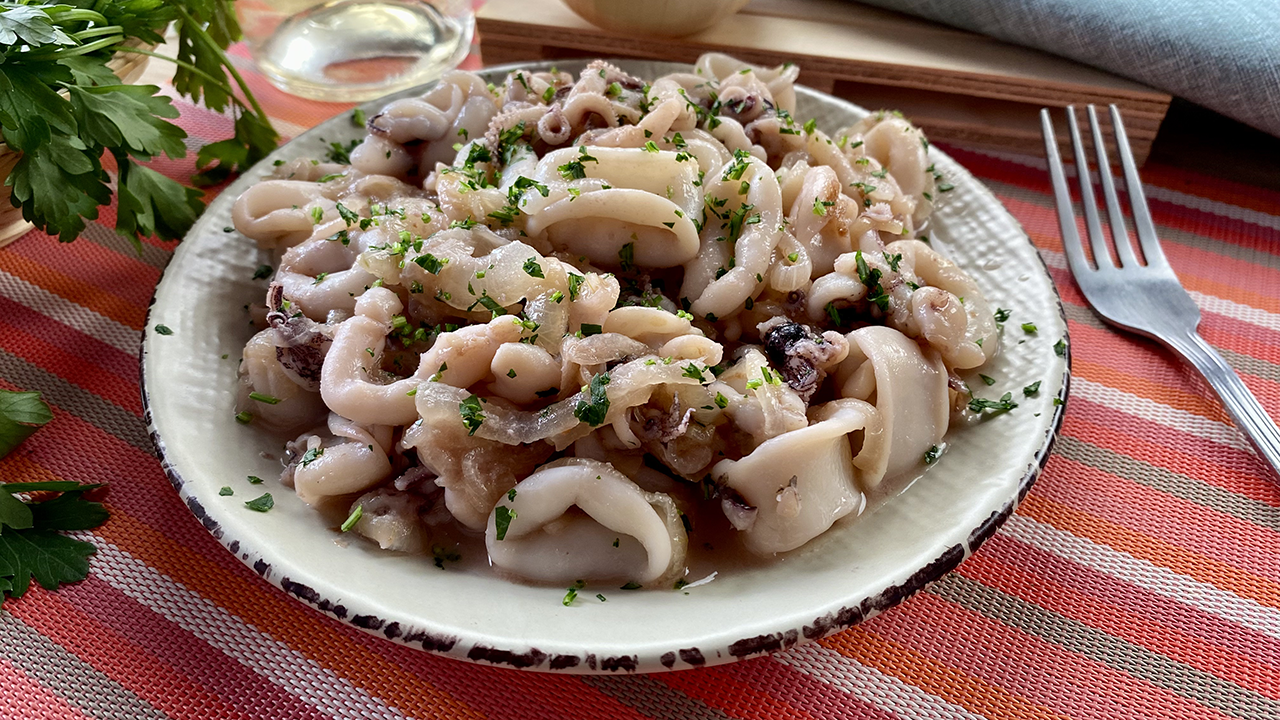 Calamares encebollados