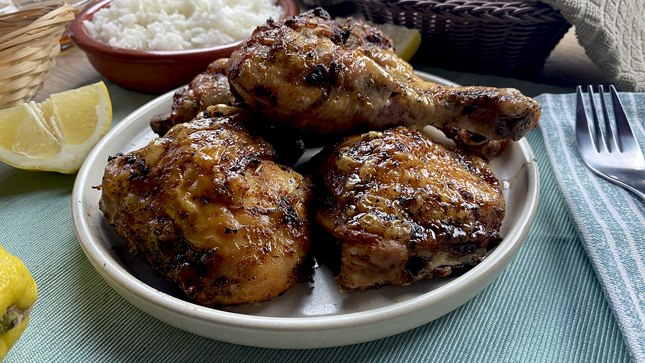 Pollo asado en freidora de aire, receta sabrosa ¡en 30 minutos! (con vídeo)