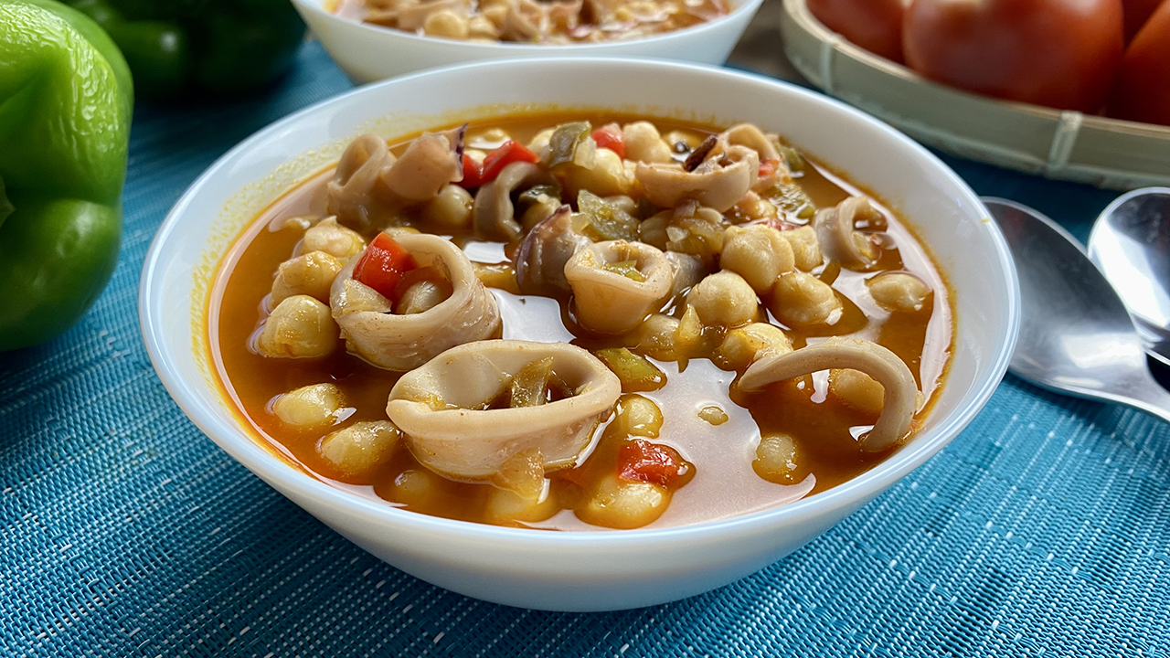 Garbanzos con calamares