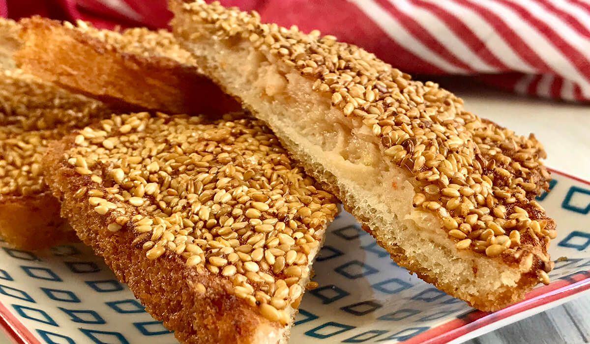 Tostadas de langostinos y sésamo
