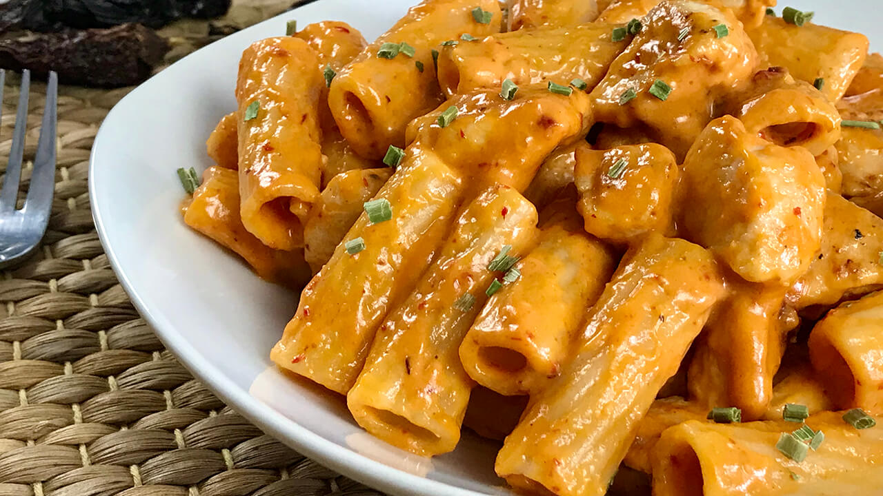 Macarrones con Pollo y Salsa Chipotle