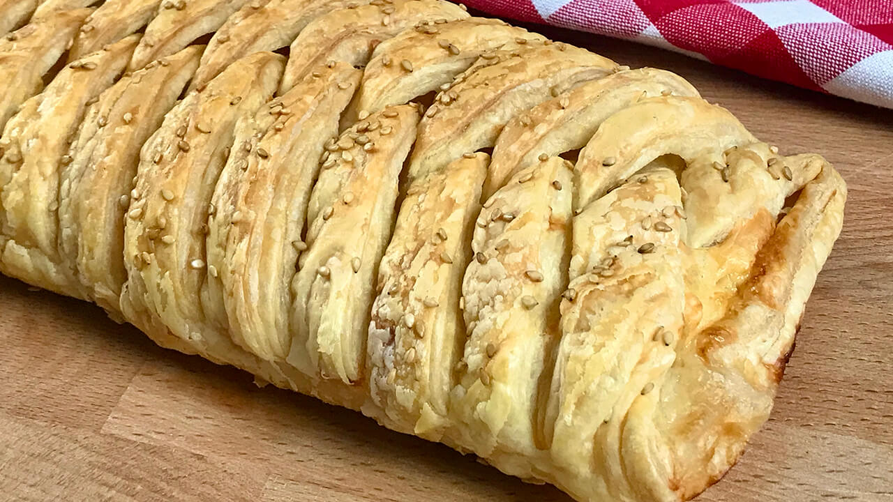 Trenza de hojaldre de jamón y queso