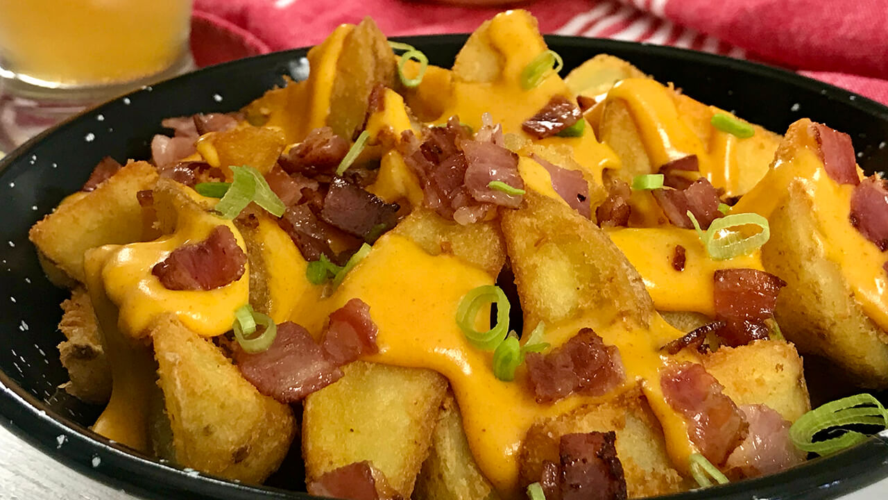 Patatas gajo con queso y bacon
