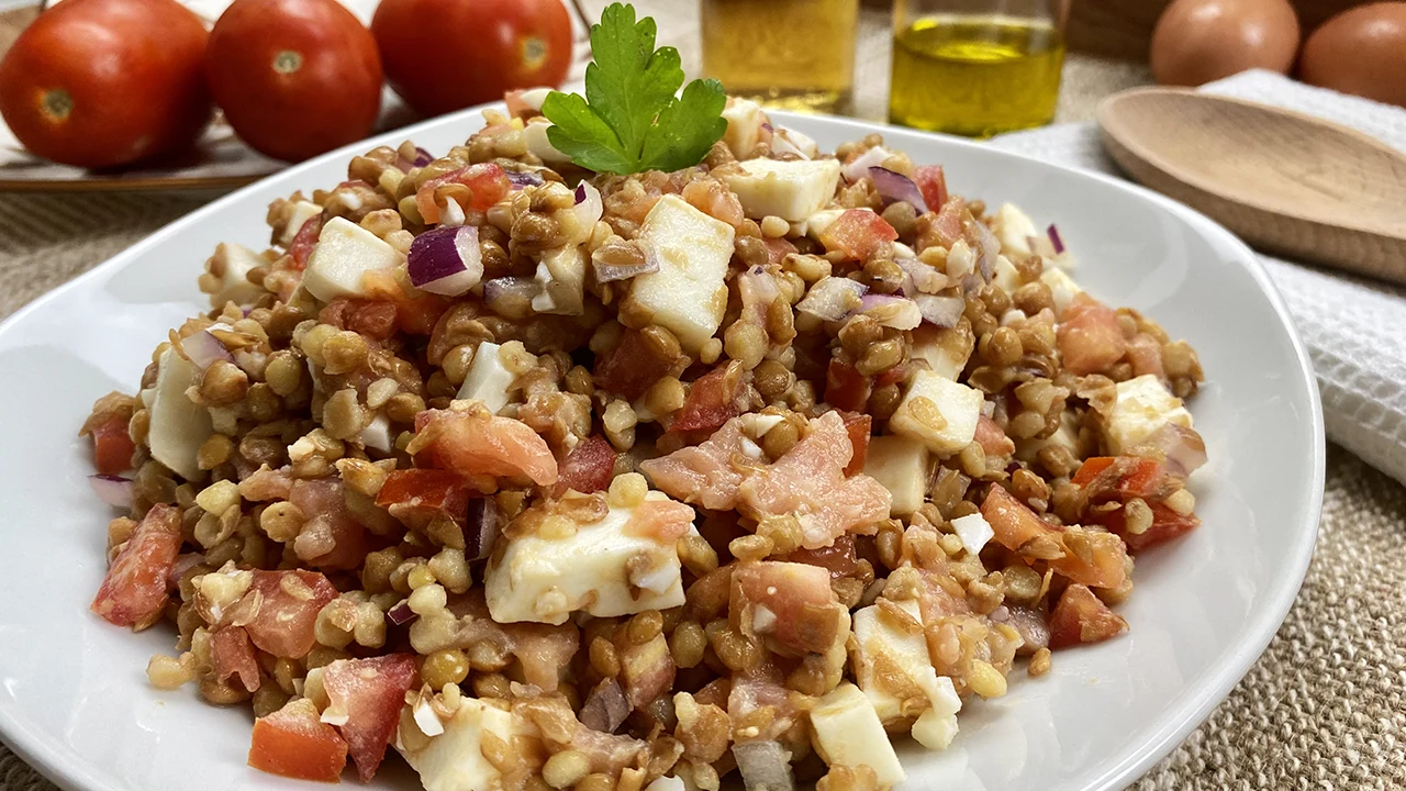Ensalada de lentejas y salmón