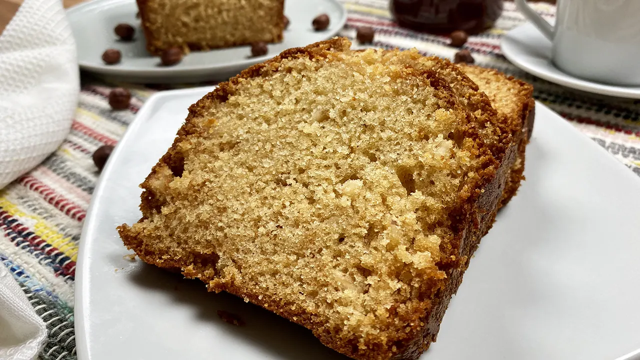 Bizcocho de miel y avellanas