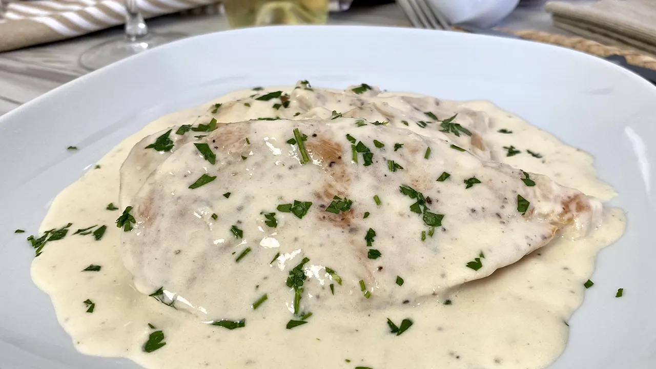 Pollo en salsa de vino blanco