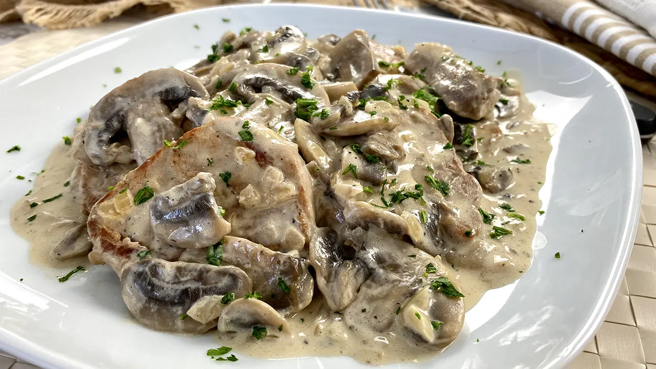 Solomillo de cerdo en salsa de champiñones