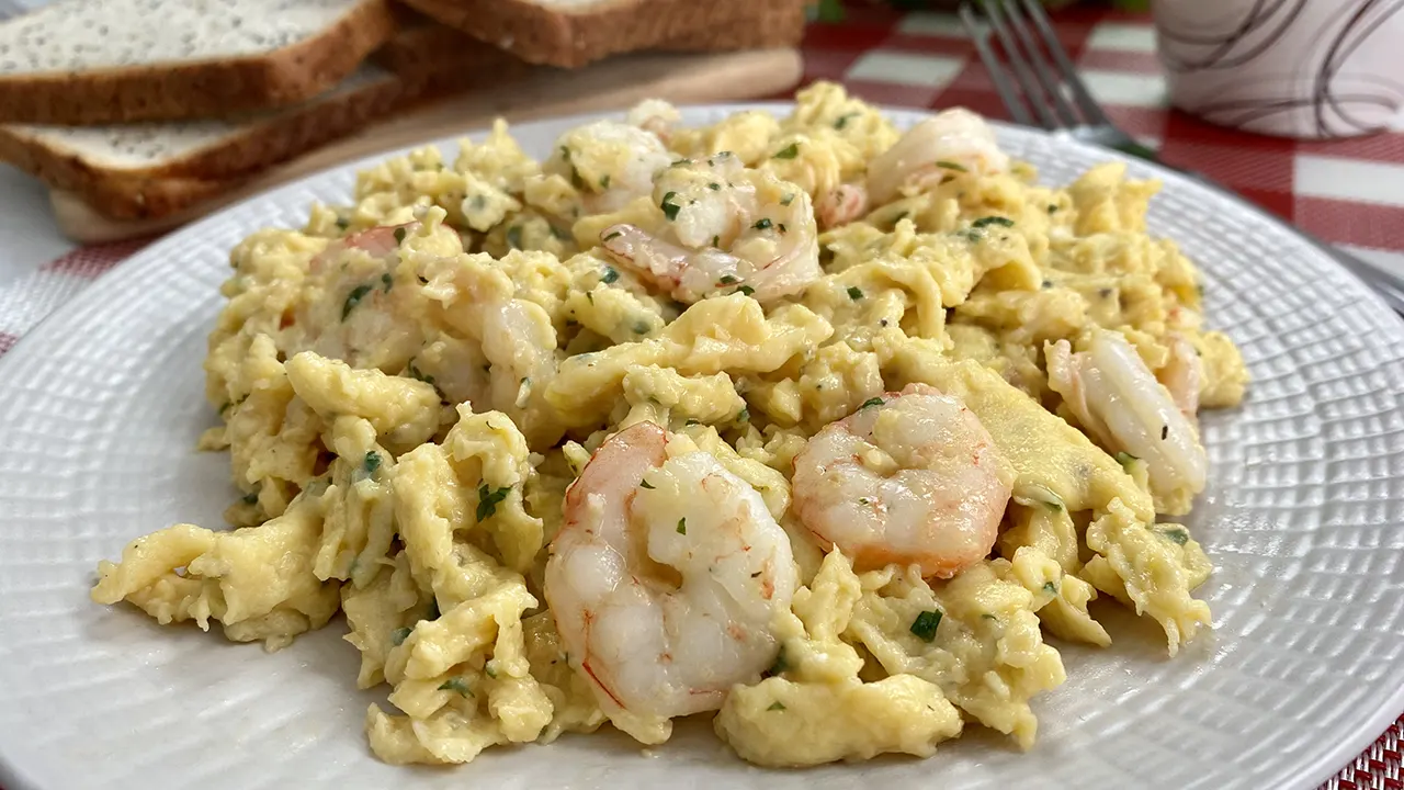 Revuelto de gambas