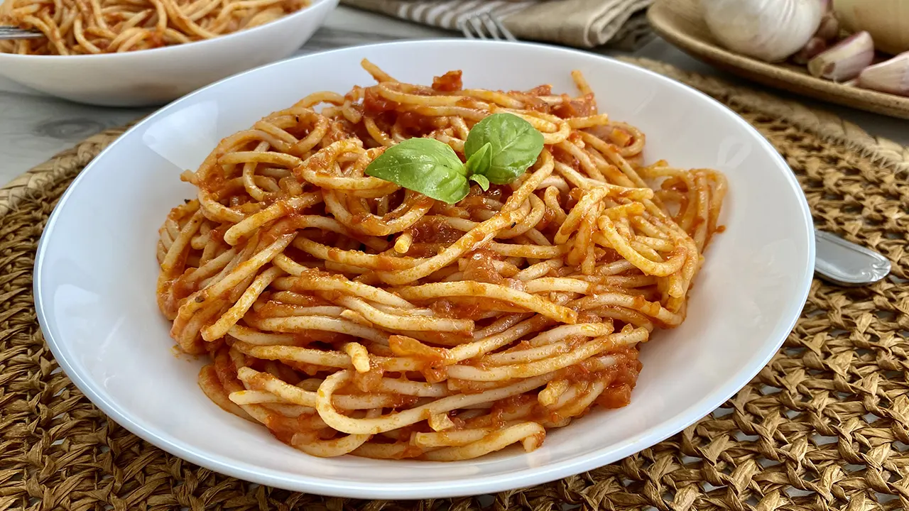 Espaguetis con tomate