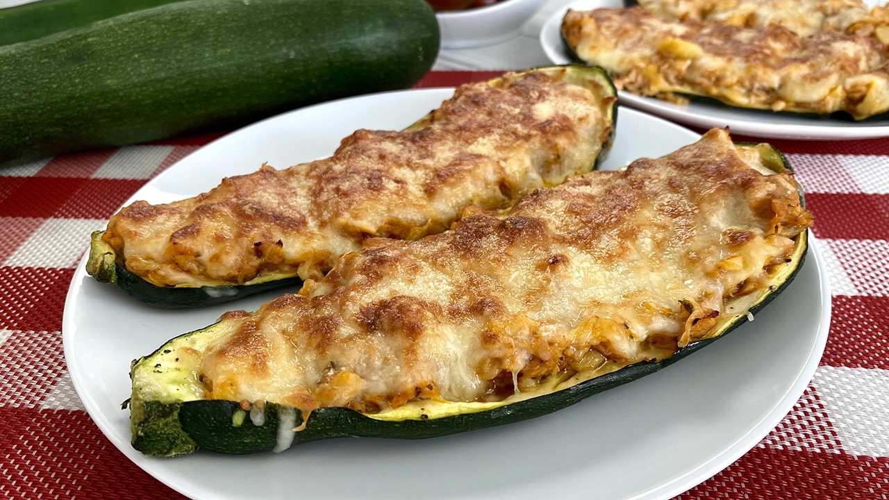 Calabacín relleno de atún