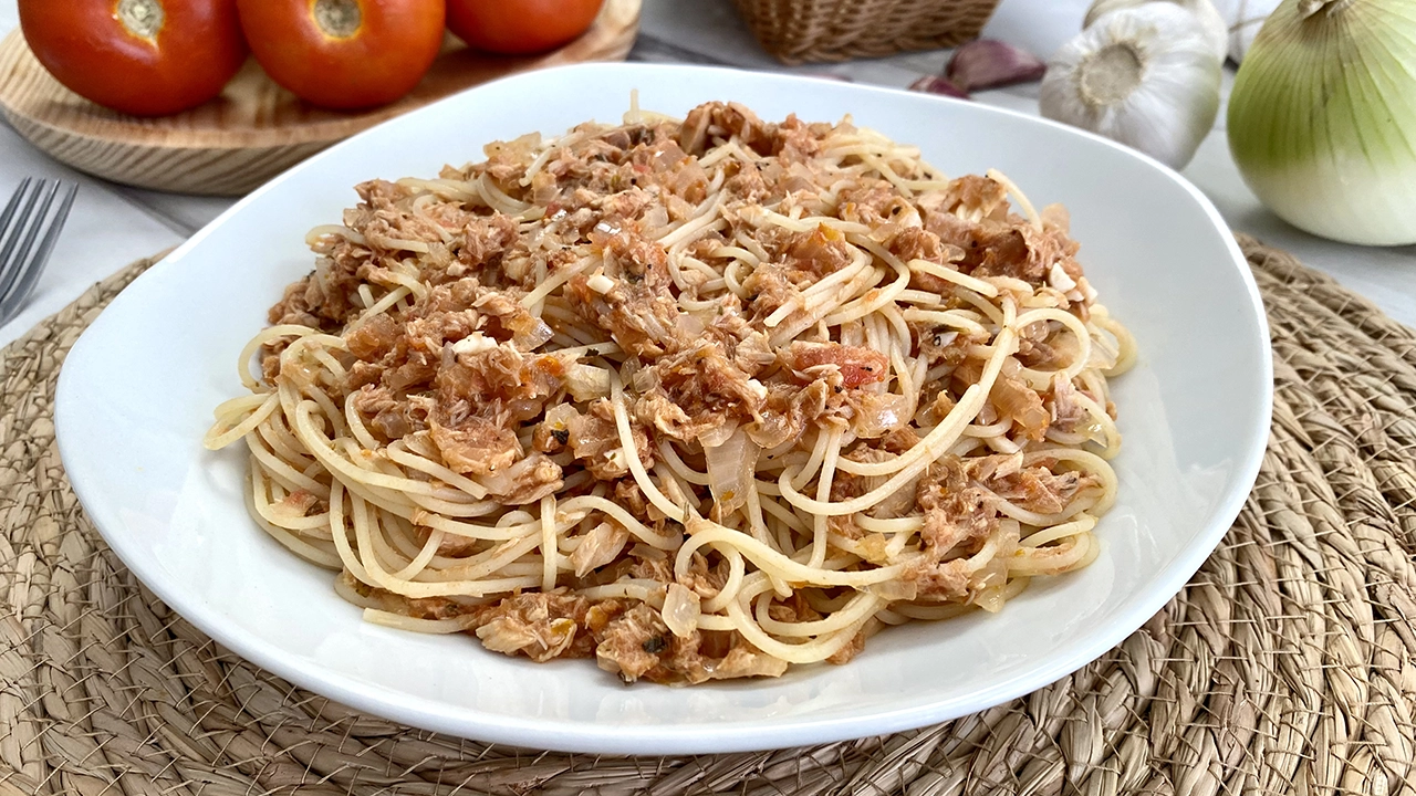 Espaguetis con atún