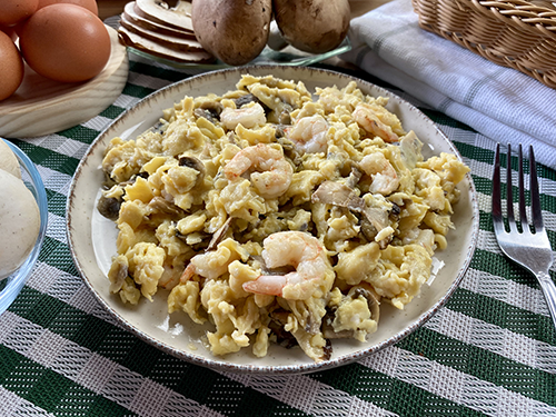 Revuelto de setas y gambas