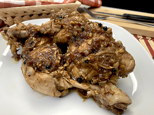 Pollo en adobo Filipino