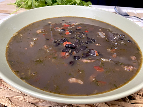 Sopa de alubias negras