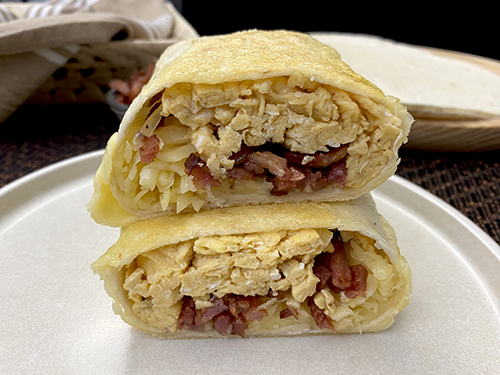 Burrito de desayuno con bacon y queso