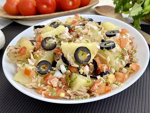 Ensalada de patatas y atún